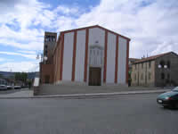 La moderna chiesa dedicata ai Santi Pietro e Paolo