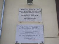 Le lapidi sulla facciata della casa natale di Alberico Crescitelli, ora adibita a Museo Parrocchiale