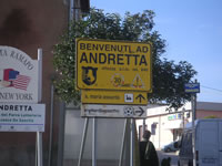 Il cartello di benvenuto ad Andretta che accoglie i visitatori