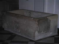La vasca o fonte battesimale del 1070 nella cattedrale dell'Assunta di Ariano Irpino