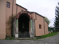 Particolare della chiesa di S.Pasquale, sulla collina che domina la piazza centrale di Atripalda