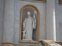 La statua di San Guglielmo da Vercelli