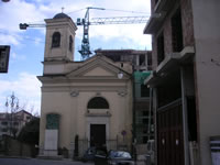 La Chiesa di Santa Maria del Rifugio, che si trova su di un lato della centrale Piazza del Popolo