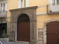 Il portale del Palazzo Balestrieri