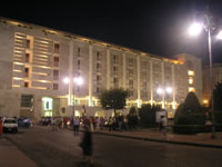 Piazza Libertà dal lato del nuovo Palazzo Ercolino