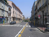 Il tratto inferiore di Corso Vittorio Emanuele secondo, con sulla sinistra il Palazzo del Governo
