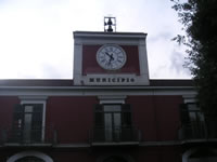 L'orologio che sovrasta il Municipio