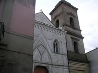 Il Campanile che affianca la facciata della Chiesa Parrocchiale di Santa Croce