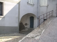 Un arco che consente il passaggio sotto il Palazzo Mazzeo