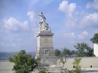 Il Monumento ai Caduti, che si trova nei pressi della Chiesa dedicata al Patrono San Leone Magno