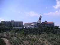 La nuova chiesa vista da lontano