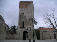 La torre normanna vista dal lato posteriore (Piazza T. Gallo)