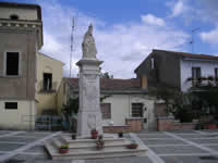 La statua di S. Maria delle Fratte