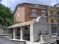 La fontana dello zoppo, all'ingresso di Castelvetere sul Calore