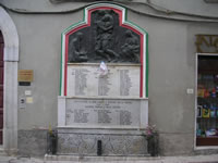 Il monumento ai Caduti della Prima Guerra Mondiale, che si trova nel centro del paese