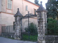 Il bel portale dei giardini del palazzo Cocchia