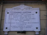 Lapide dedicata a Sabino Cocchia sulla facciata del palazzo Cocchia