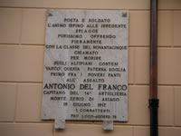 Lapide dedicata ad Antonio Del Franco sulla facciata dell'omonimo palazzo