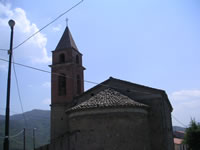La parte posteriore della chiesa di San Pietro Apostolo