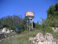 Il vecchio serbatoio dell'acqua, ubicato nella parte più alta di Conza vecchia, nei pressi del sito denominato "Giardino" su cui insisteva il Castello