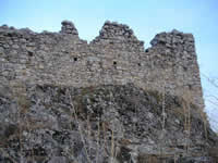 Particolare delle mura del castello di Frigento