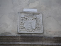 Una cicogna che appare nello stemma sulla parete laterale della Cattedrale