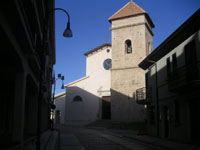 La chiesa Madre di S. Maria Assunta a Lioni, con a lato la torre campanaria