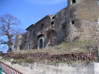 I ruderi del castello di San Barbato