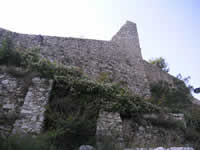 Parte delle mura del castello di Mercogliano