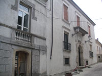 La strada fiancheggia il Trappeto