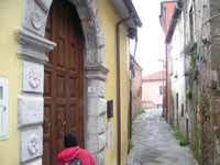 Una stradina nel centro storico di Montecalvo Irpino
