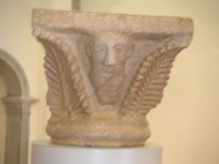 Uno dei Capitelli rimossi dalla fonte battesimale di S. Pompilio