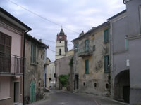 Bell'angolo di Montefalcione, con sullo sfondo il campanile del Santuario di Sant'Antonio da Padova