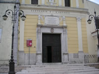 Il portale in pietra del Santuario di Sant'Antonio da Padova, un tempo chiesa di Santa Maria Assunta