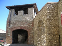 Una delle torri del castello di Montefredane