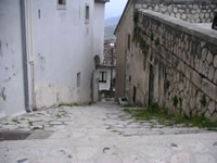 Scalinata in pietra nel centro storico di Montefusco