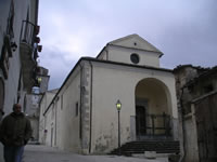 La facciata della chiesa di S. Giovanni del Vaglio, risalente al XIII secolo