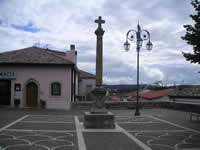 La croce in pietra di Monteleone di Puglia