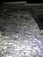 Immagine notturna del castello normanno