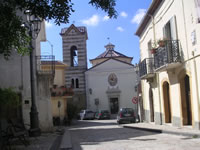 La facciata della Chiesa del Carmine, affiancata dalla Torre campanaria