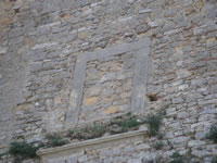 Una finestra murata del Castello di Monteverde