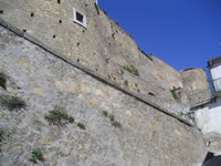 Parte delle mura del Castello di Monteverde