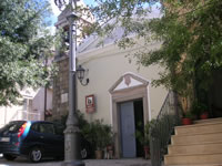 La facciata della piccola Chiesa di Sant'Antonio