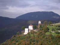 Il Santuario di S. Pantaleone presso la frazione Borgo