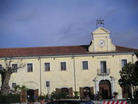 L'ex Convento Agostiniano, ora sede del Municipio a  Piano