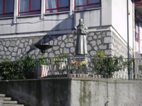 San Pietro, una statua che supponiamo sia dedicata a Padre Pio