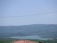 Uno dei tre laghi del territorio di Morra 