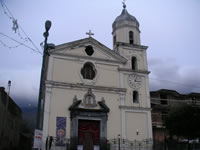 La facciata e la torre campanaria della chiesa di Maria SS del Carmelo, o chiesa del Carmine