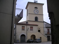 La Torre dell'orologio o Torre Campanaria, che domina la piazza principale di Parolise
