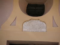 Una lapide sull'Oratorio del Palazzo Marchesale